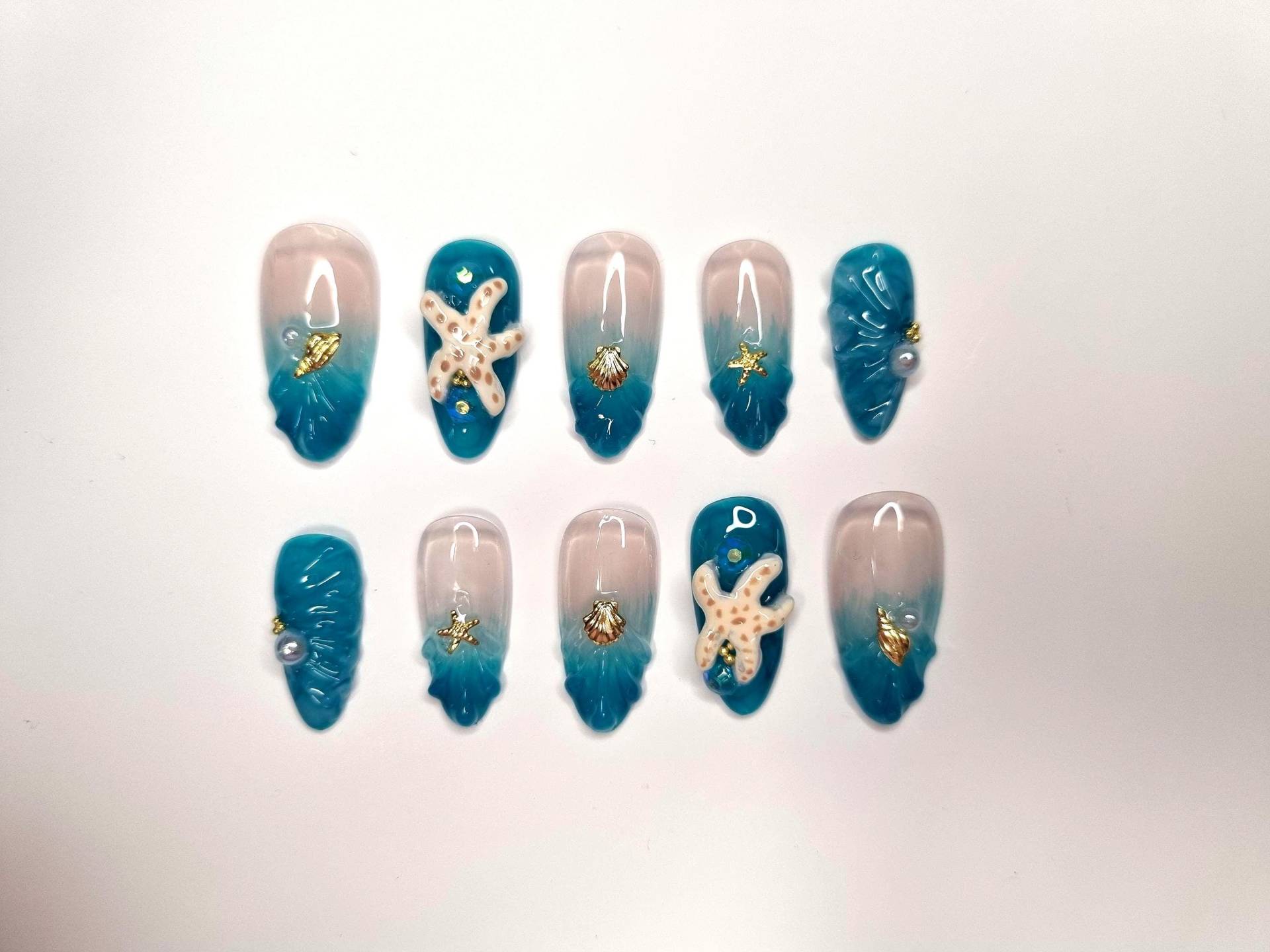 Handgemachte Press-On Nägel | Wiederverwendbare Fake Nails Maßanfertigung Nageldesign Nach Wunsch Blue Lagoon Handgemachte Press-On Nägel | Wiederverwendbare Fake Nails Maßanfertigung Nageldesign Nach Wunsch Blue Lagoon von Etsy - KlimBimbySophie