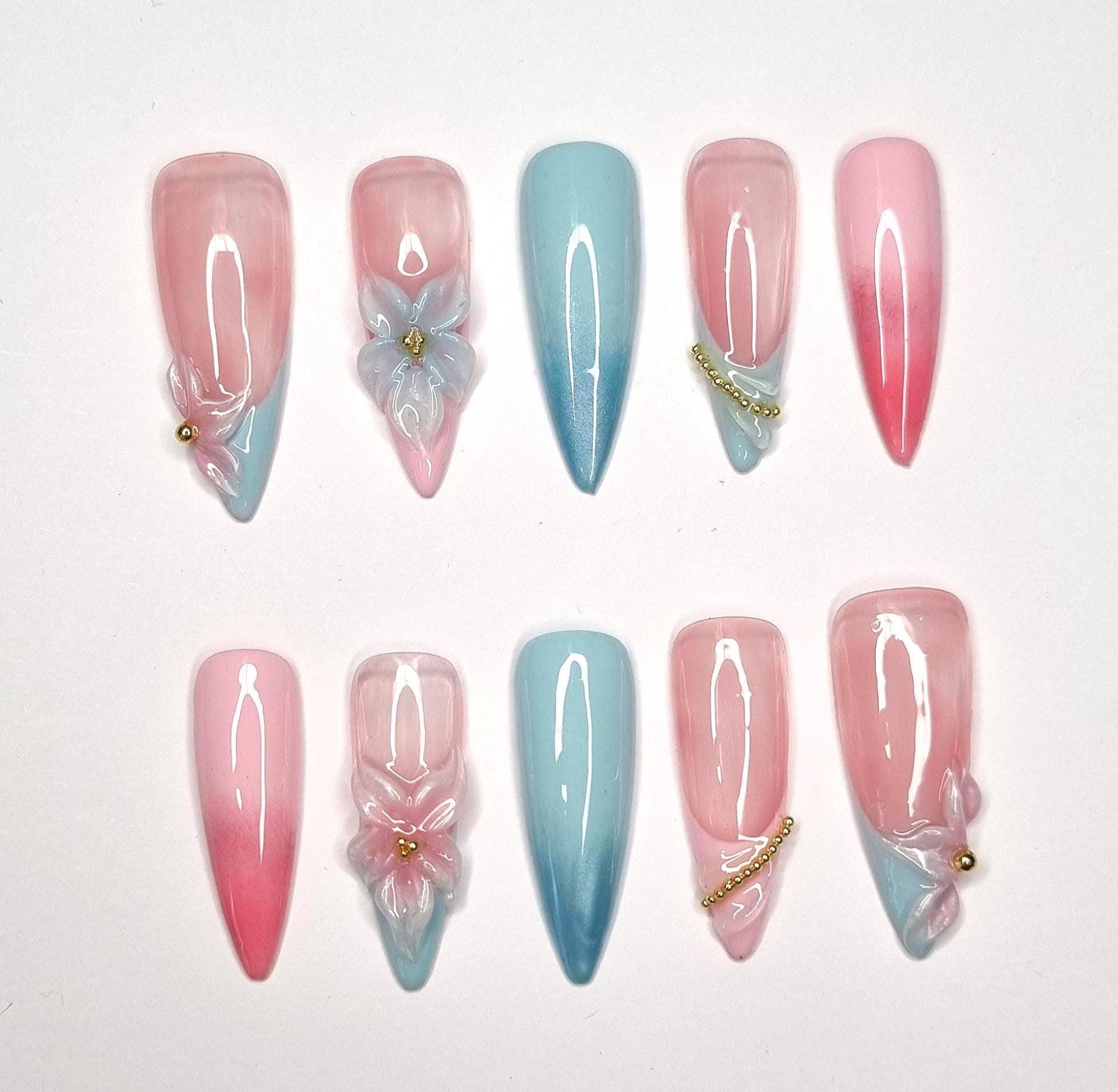 Handgemachte Press-On Nägel | Wiederverwendbare Fake Nails Maßanfertigung Nageldesign Nach Wunsch Rosa Blau Gold Handgemachte Press-On Nägel | Wiederverwendbare Fake Nails Maßanfertigung Nageldesign Nach Wunsch Rosa Blau Gold von Etsy - KlimBimbySophie