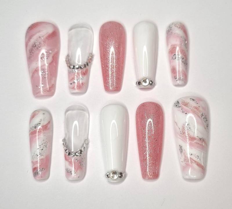 Handgemachte Press-On Nägel | Wiederverwendbare Fake Nails Maßanfertigung Nageldesign Nach Wunsch Rosa Weiß Marmor von Etsy - KlimBimbySophie