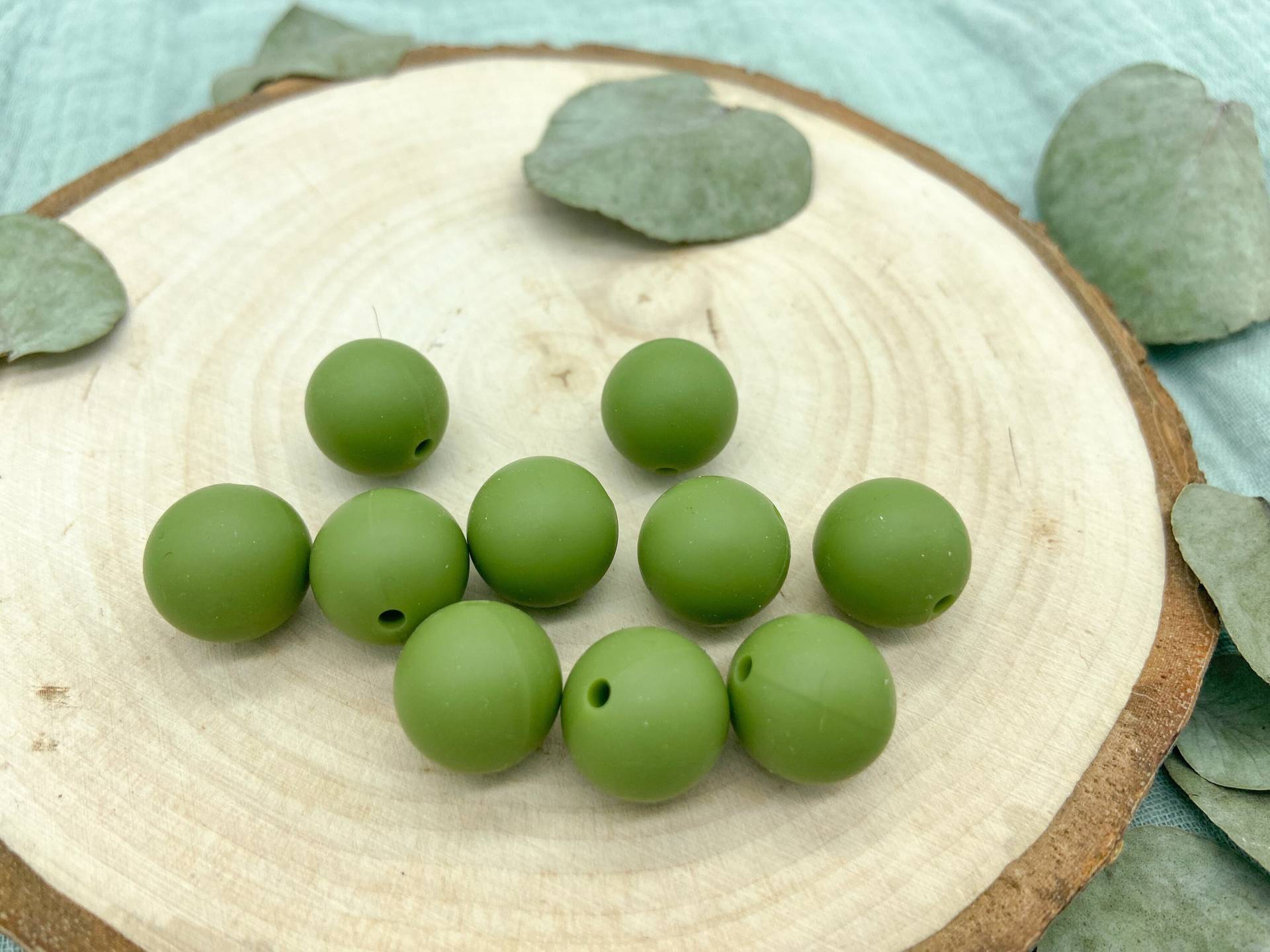 Silikonperlen Army Grün 15mm Silikonperlen Army Grün 15mm von Etsy - Klitzebunt