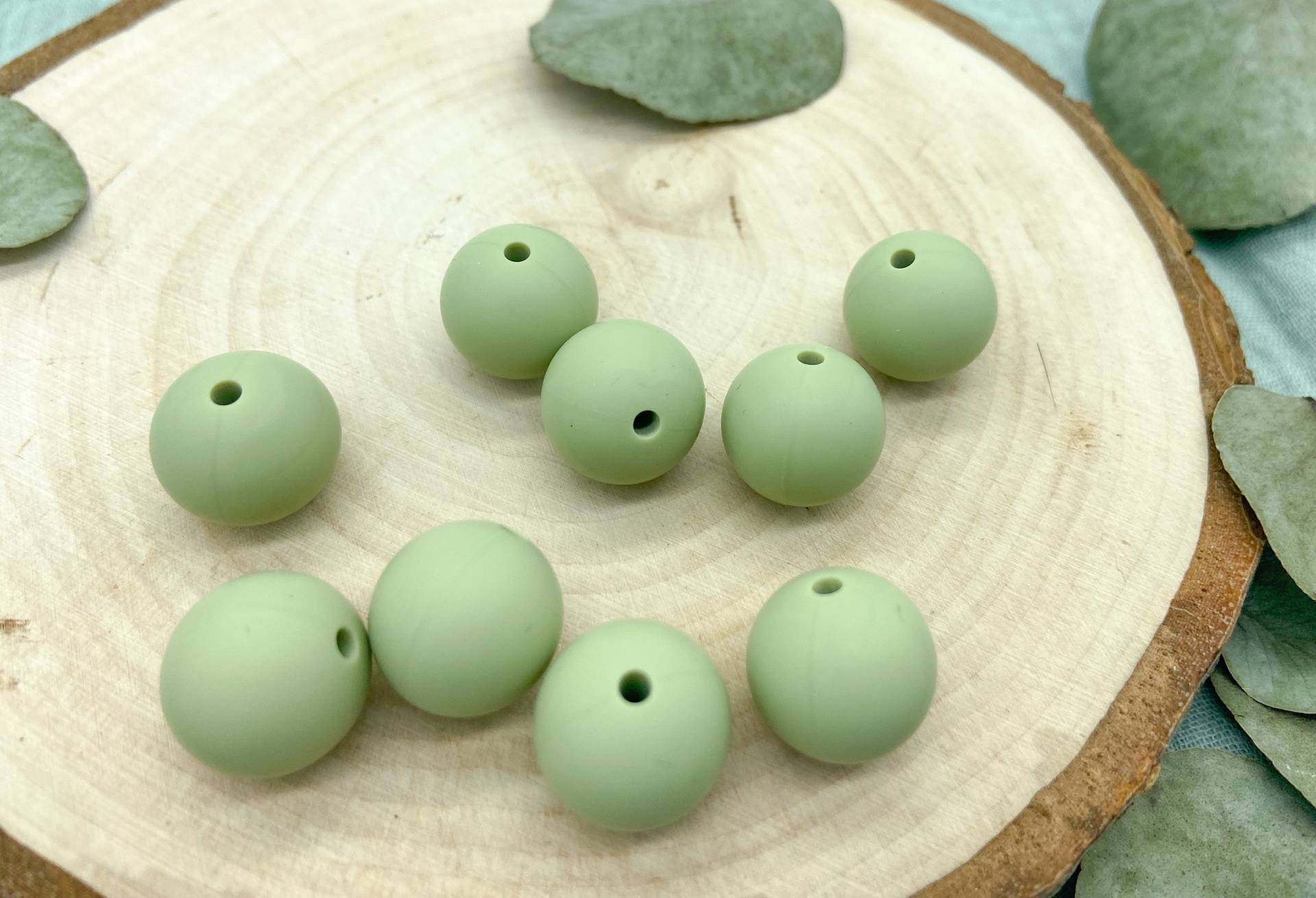 Silikonperlen Lintgrün 15mm Silikonperlen Lintgrün 15mm von Etsy - Klitzebunt