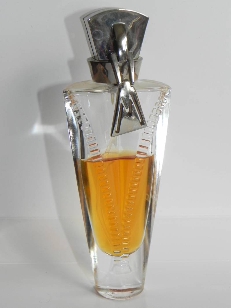 Montana Just Me Eau De Toilette Ca 12, 5 Ml Spray Vintage von Etsy - KlondikeCo