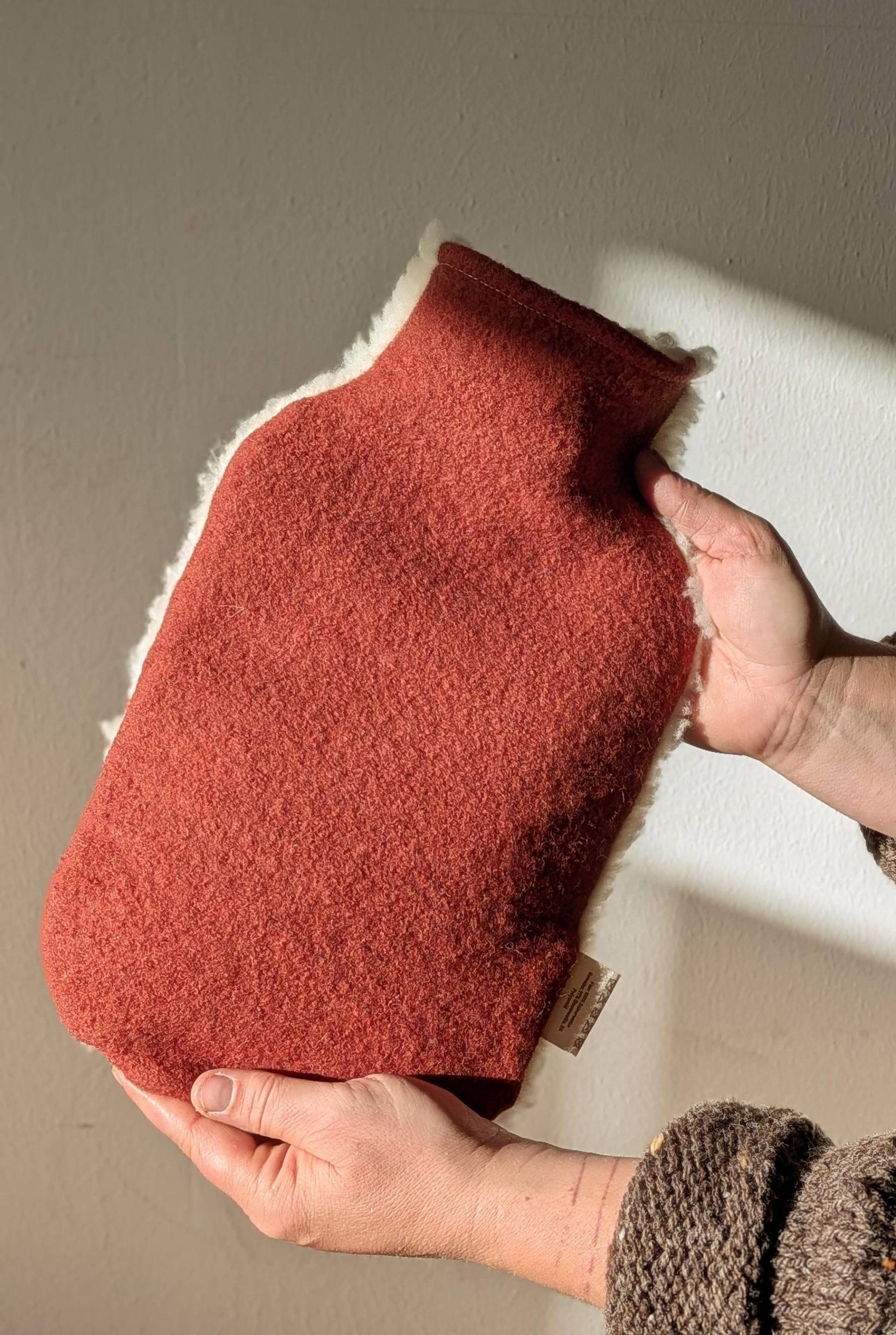 Wärmflasche Mit Walk - Schurwollbezug Wärmflasche Mit Walk - Schurwollbezug von Etsy - KlugeShop