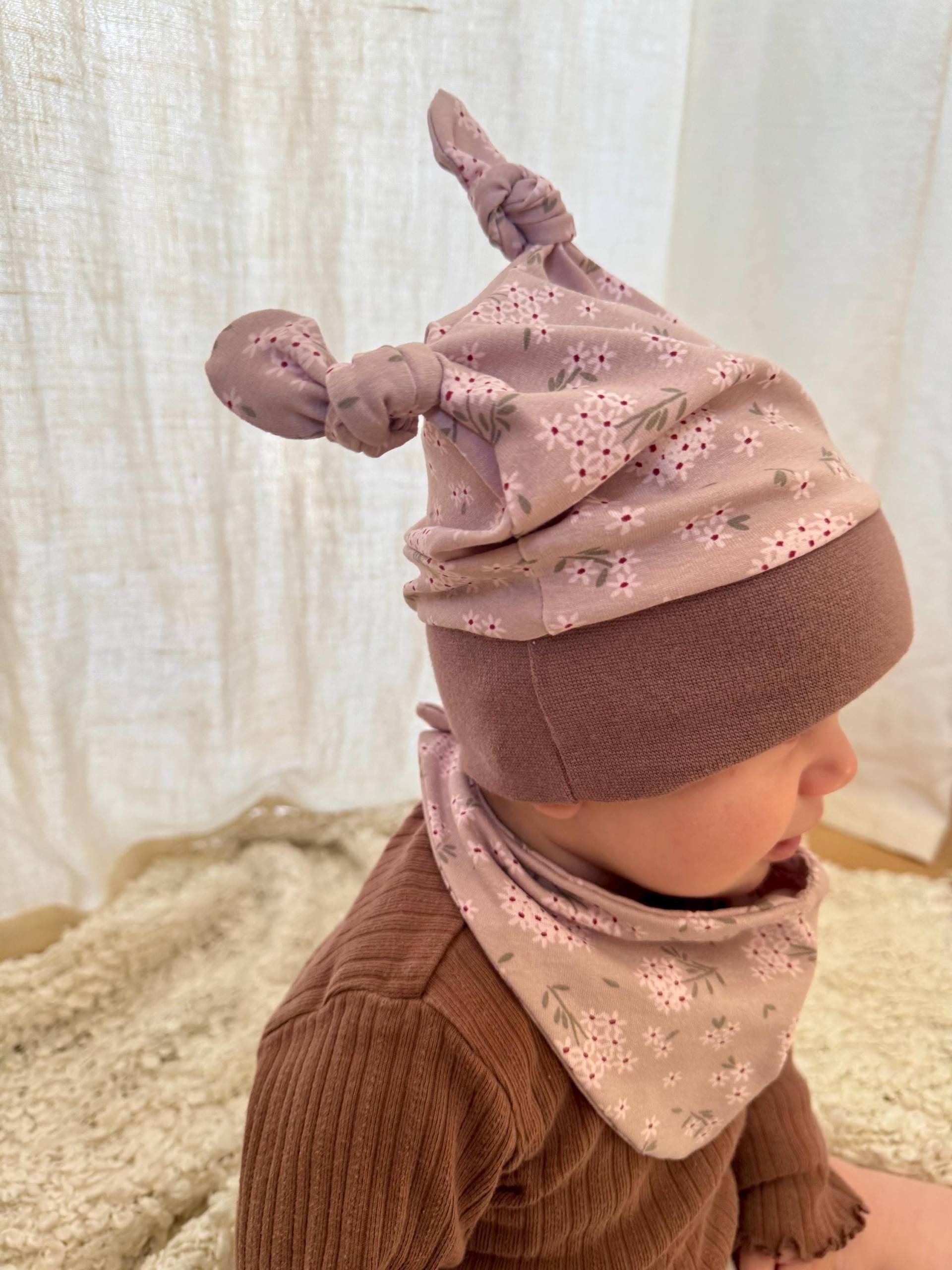 3-Teiliges Geschenksset Zur Geburt Bestehend Aus Babymütze Spucktuch Beißring Geschenk Baby Neugeboren von Etsy - KnirpskramAT