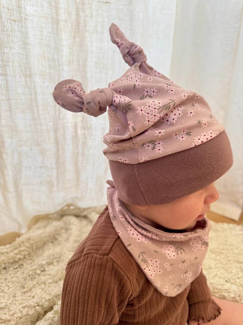 3-Teiliges Geschenksset Zur Geburt Bestehend Aus Babymütze Spucktuch Beißring Geschenk Baby Neugeboren von Etsy - KnirpskramAT