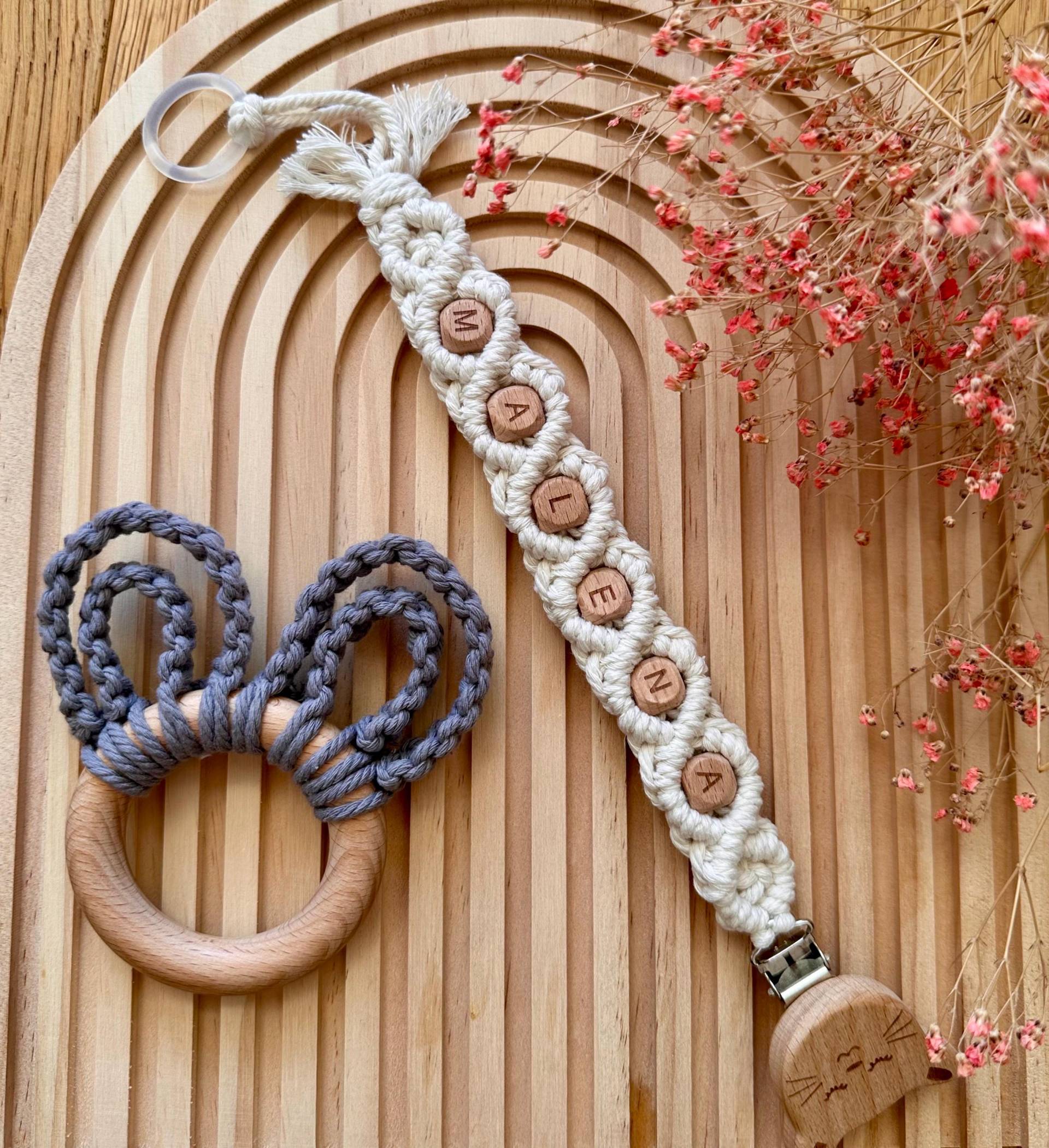 Makramee, Schnullerkette, Greifring, Baby-Geschenkset von Etsy - KnotenLiebeMakramee