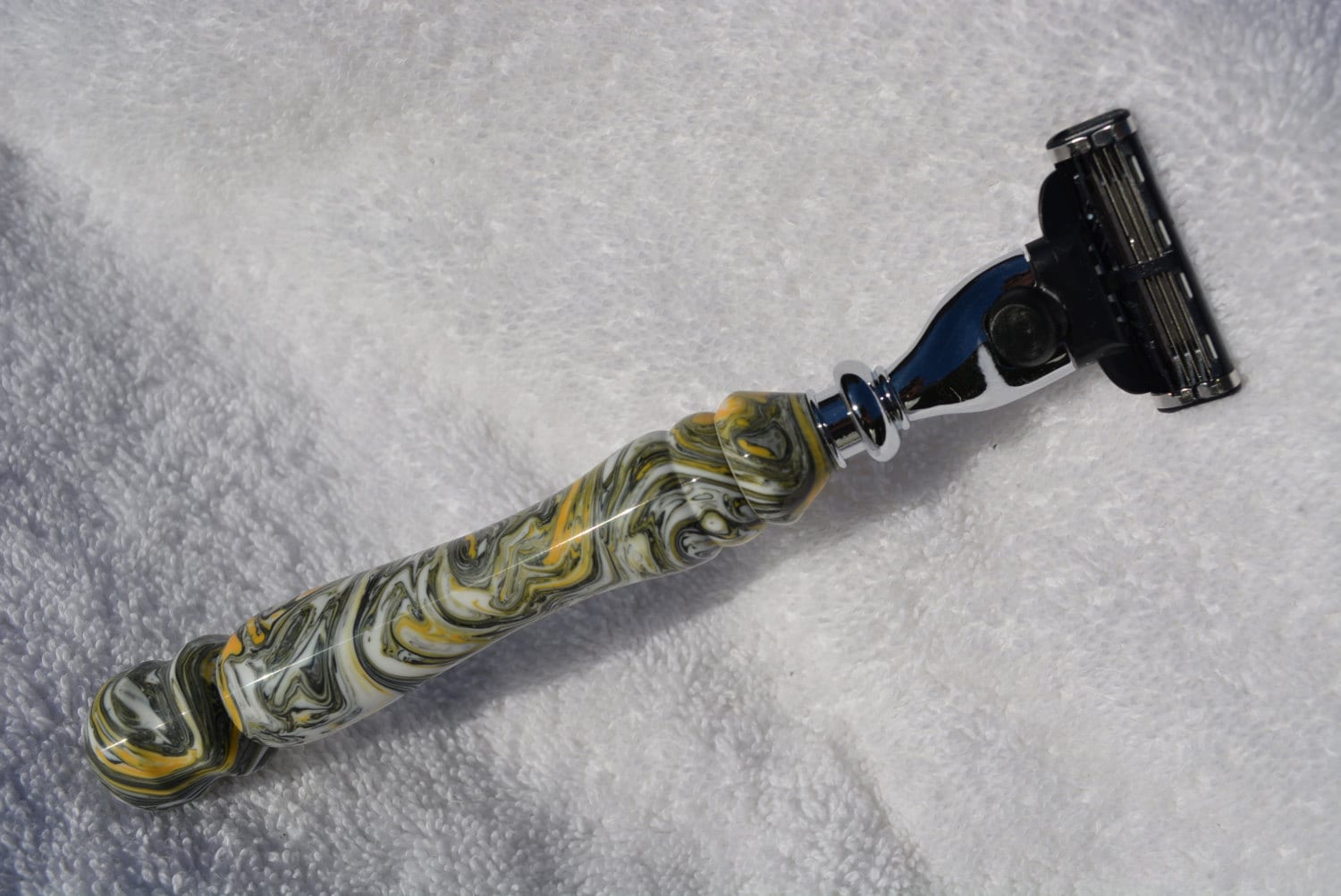 Schöne Handgemachte Designer Razor "Tatort" Mach3/Venus von Etsy - Knotsinyourhead