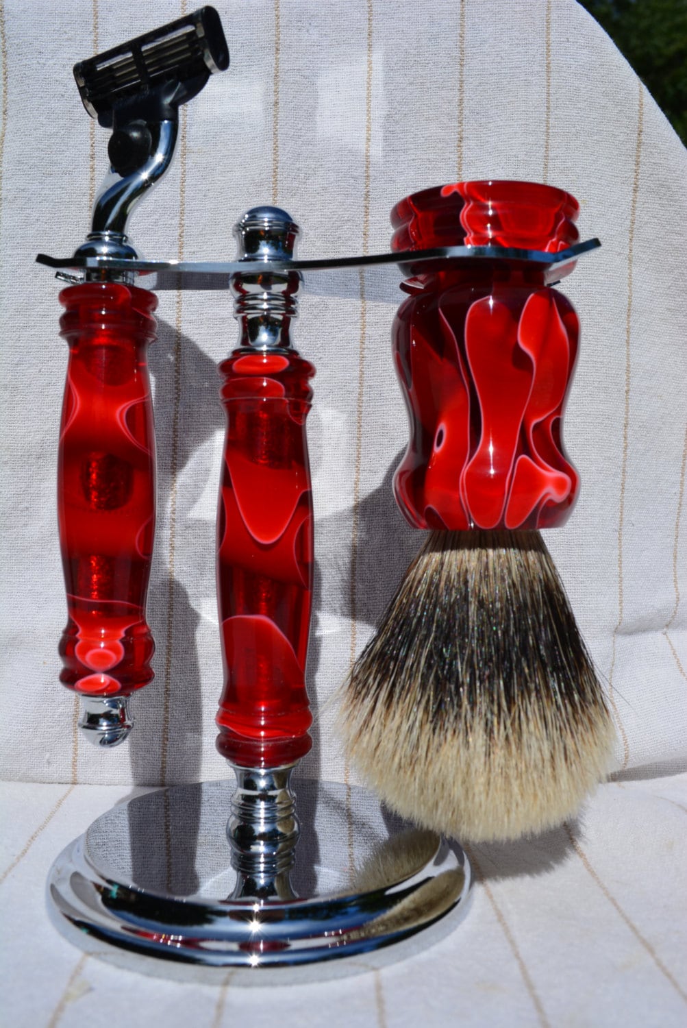 Wunderschönes Handgefertigtes 3 Teiliges Dachs Haar Rasieren Set Wunderschönes Handgefertigtes 3 Teiliges Dachs Haar Rasieren Set von Etsy - Knotsinyourhead