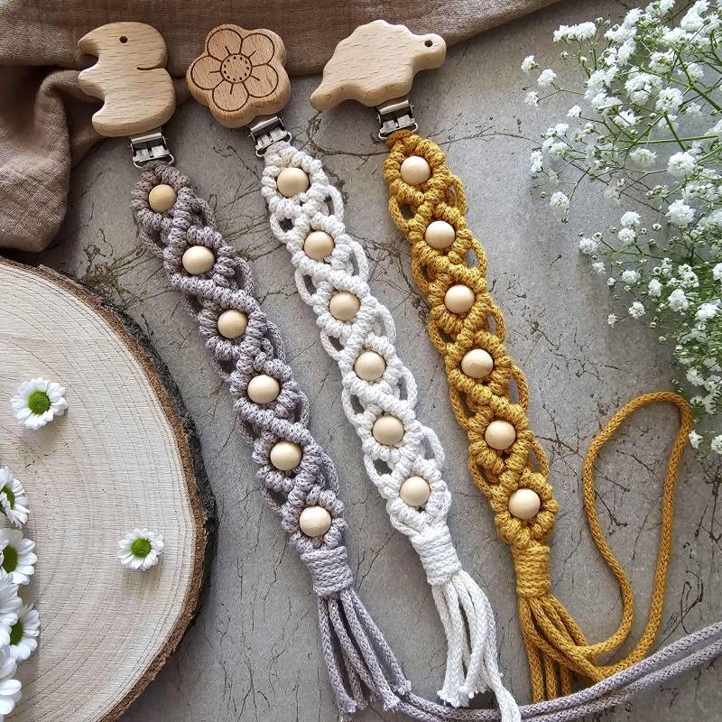 Makramee Schnullerkette Ayla || Boho Baby Geschenkidee Geburt Shower Party von Etsy - KnottaholicCrafts