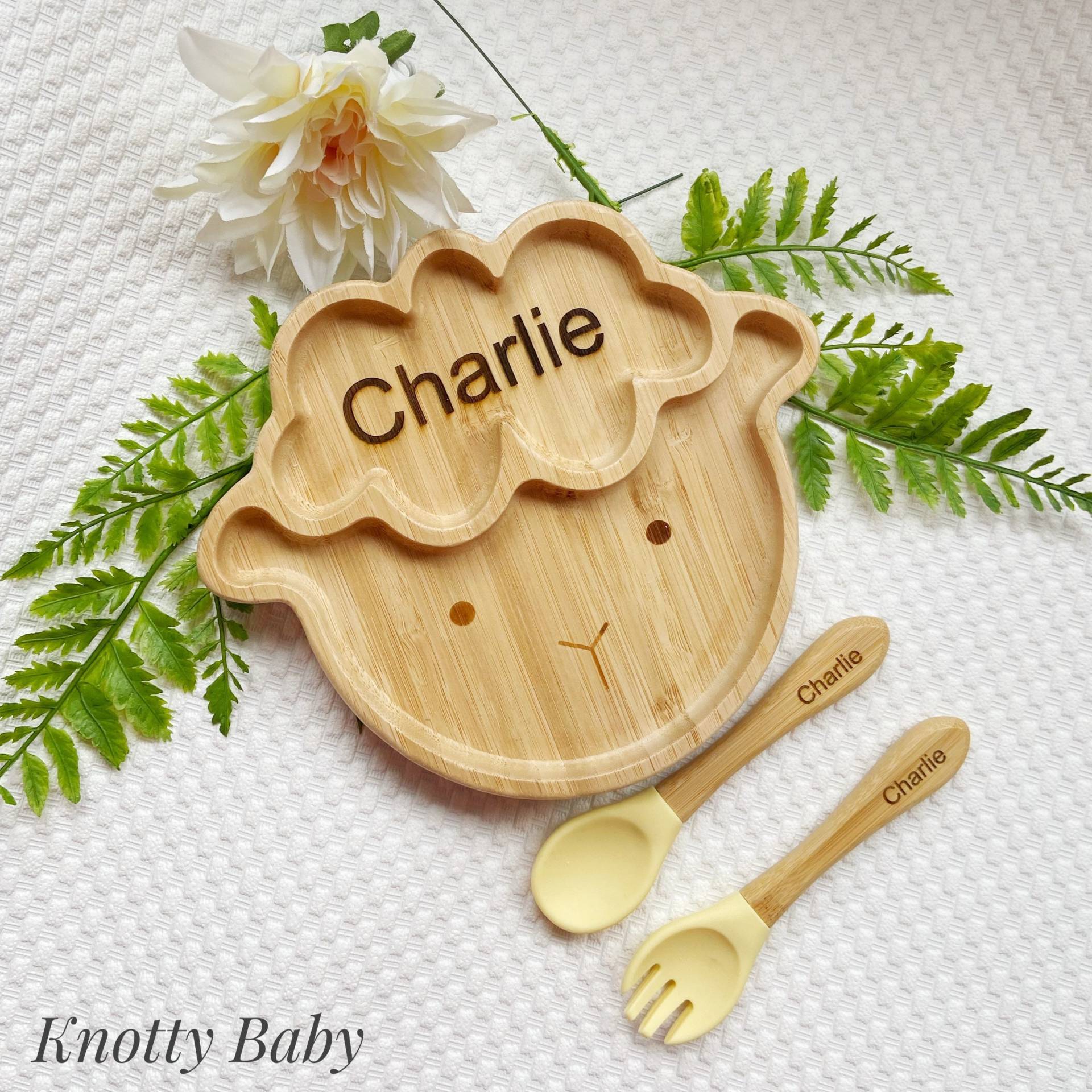 Gelbe Zitrone Personalisierte Laser Gravierte Bambusschaf Baby Futterteller Set Mit Silikon Saugnapf, Löffel Und Gabel, Geschenk, Ostern Gelbe Zitrone Personalisierte Laser Gravierte Bambusschaf Baby Futterteller Set Mit Silikon Saugnapf, Löffel Und Gabel, Geschenk, Ostern von Etsy - KnottybabyCrafts