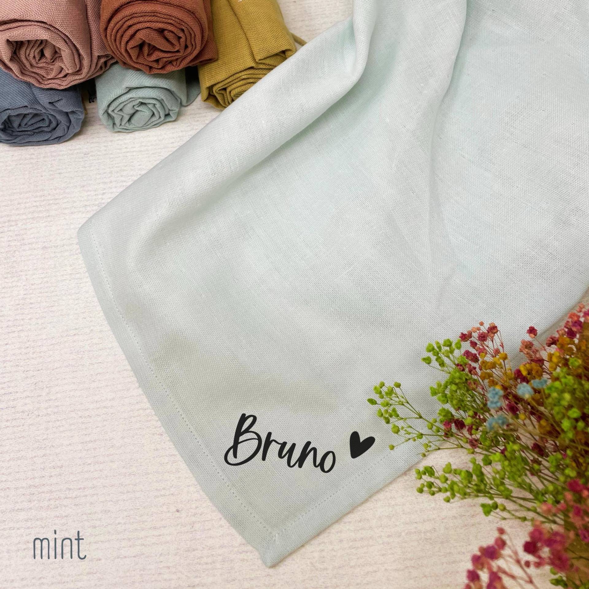 Geschenk Zur Babyparty - Spucktuch Mit Name Geschenk Zur Babyparty - Spucktuch Mit Name von Etsy - Koboldtheater22