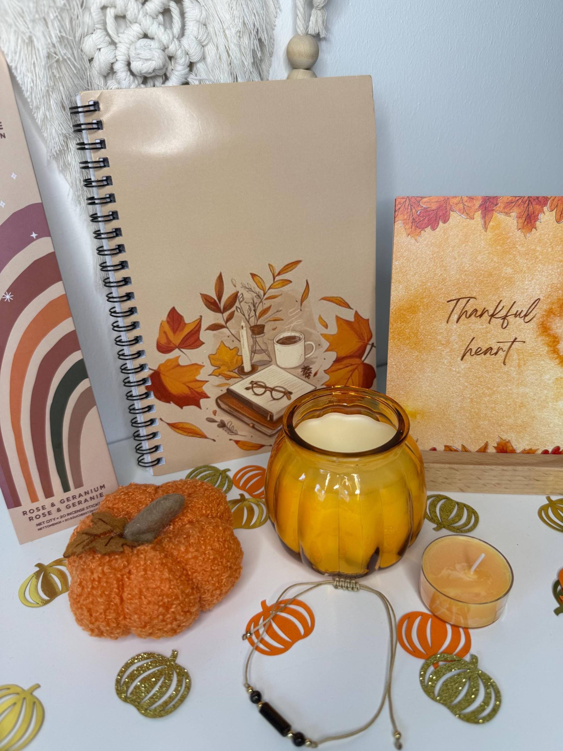 Autumn Breath Herbstbox Limitiert - Achtsamkeits Geschenkset Mit Dekokürbis, Heilstein-Armband, Handmade Postkarten & Teelicht Autumn Breath Herbstbox Limitiert - Achtsamkeits Geschenkset Mit Dekokürbis, Heilstein-Armband, Handmade Postkarten & Teelicht von Etsy - Koenighorst