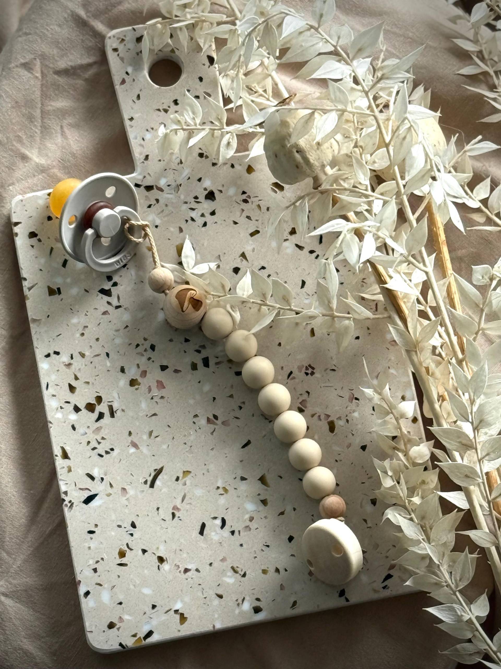 Schlichte Schnullerkette Mit Pilzmotiv - Beige | Für Kleine Herbstbabies von Etsy - KokoloresKinderkrams