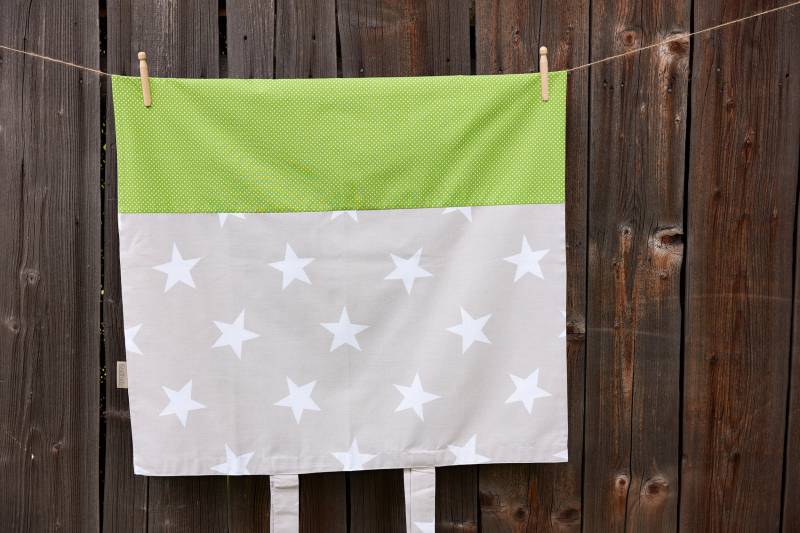 Kraftkids Bezug Für Wickeltischauflage Große Weiße Sterne Auf Beige Punkte Grün von Etsy - KraftKidsShop