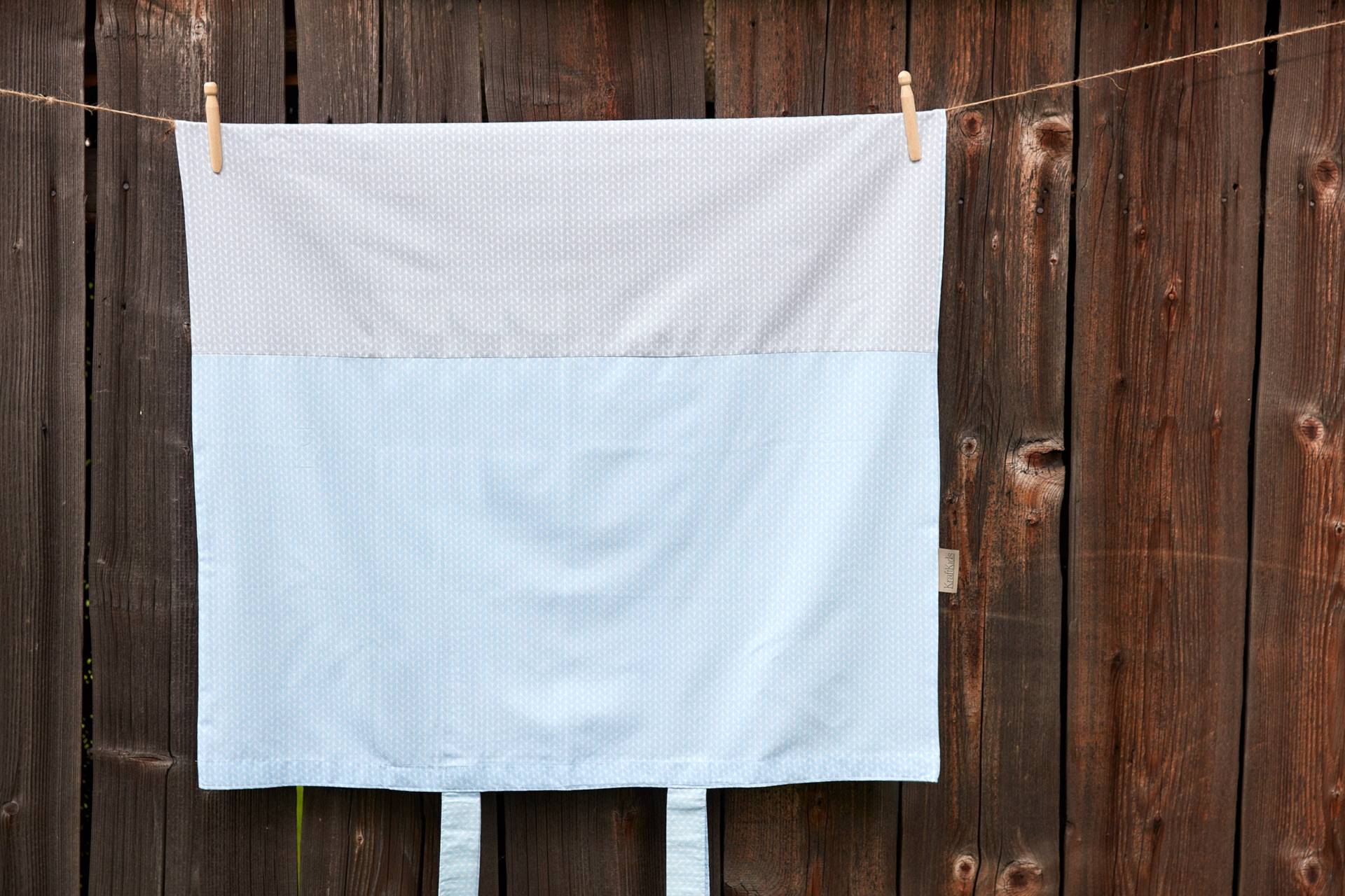 Kraftkids Bezug Für Wickeltischauflage Kleine Blätter Hellblau Auf Weiß von Etsy - KraftKidsShop