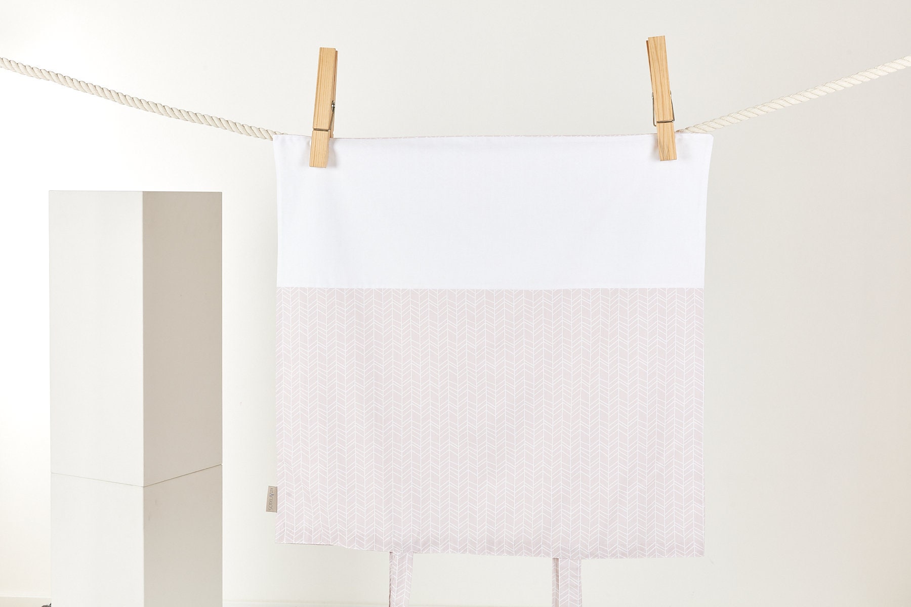 Kraftkids Bezug Für Wickeltischauflage Weiße Feder Muster Auf Rosa von Etsy - KraftKidsShop