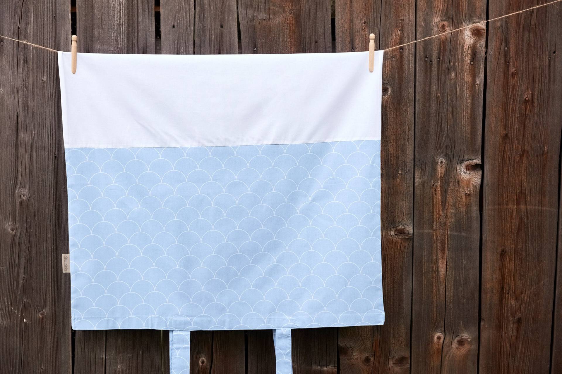 Kraftkids Bezug Für Wickeltischauflage Weiße Halbkreise Auf Pastelblau von Etsy - KraftKidsShop