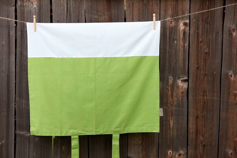 Kraftkids Bezug Für Wickeltischauflage Weiße Punkte Auf Grün von Etsy - KraftKidsShop