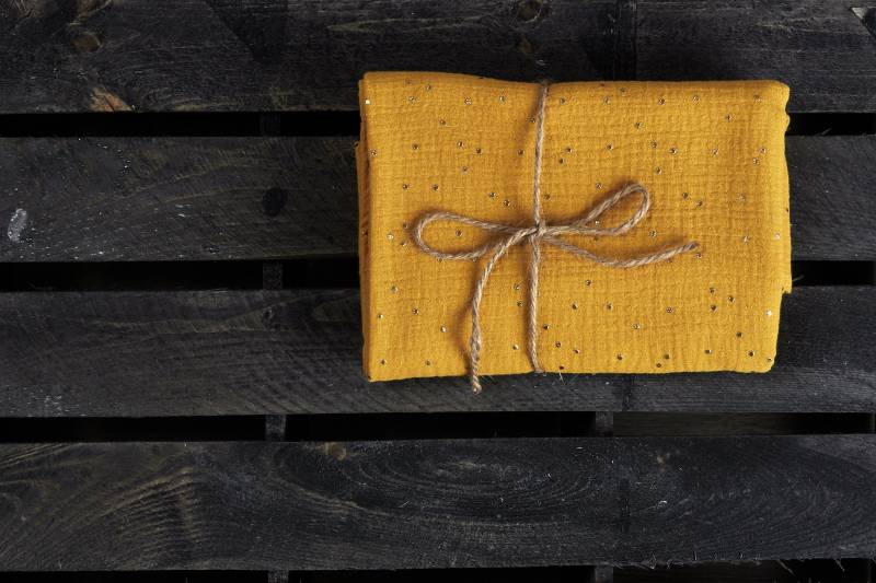 Kraftkids Musselintuch Musselin Goldene Punkte Auf Gelb von Etsy - KraftKidsShop