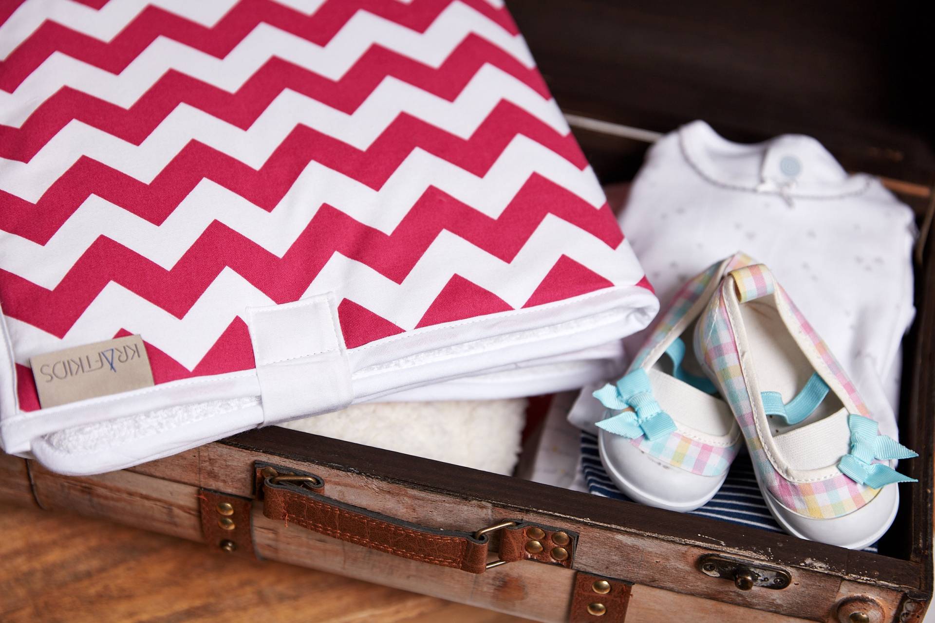 Kraftkids Reisewickelunterlage Chevron Magenta Kraftkids Reisewickelunterlage Chevron Magenta von Etsy - KraftKidsShop