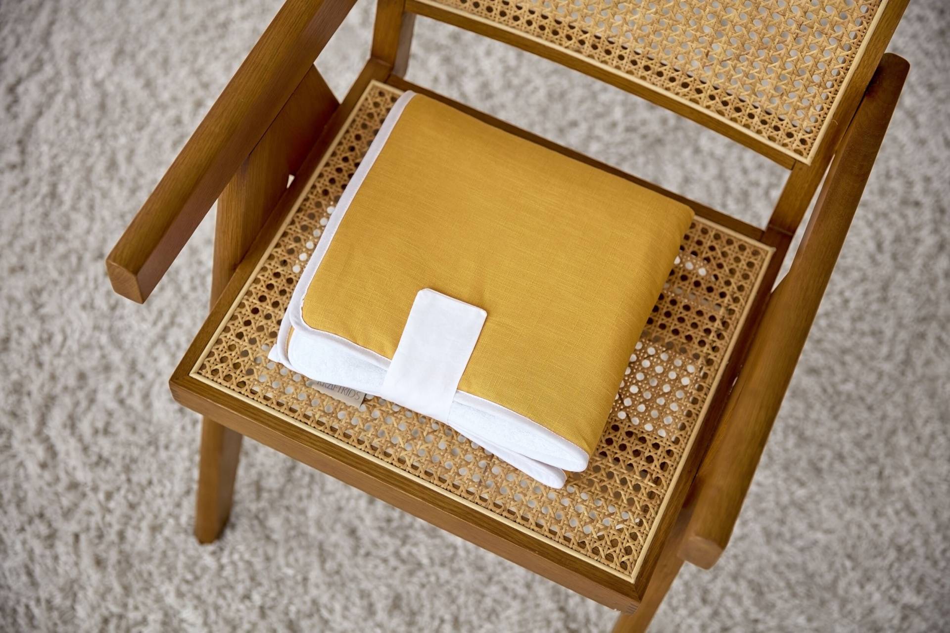 Kraftkids Reisewickelunterlage Leinen Gelb Senfgelb von Etsy - KraftKidsShop