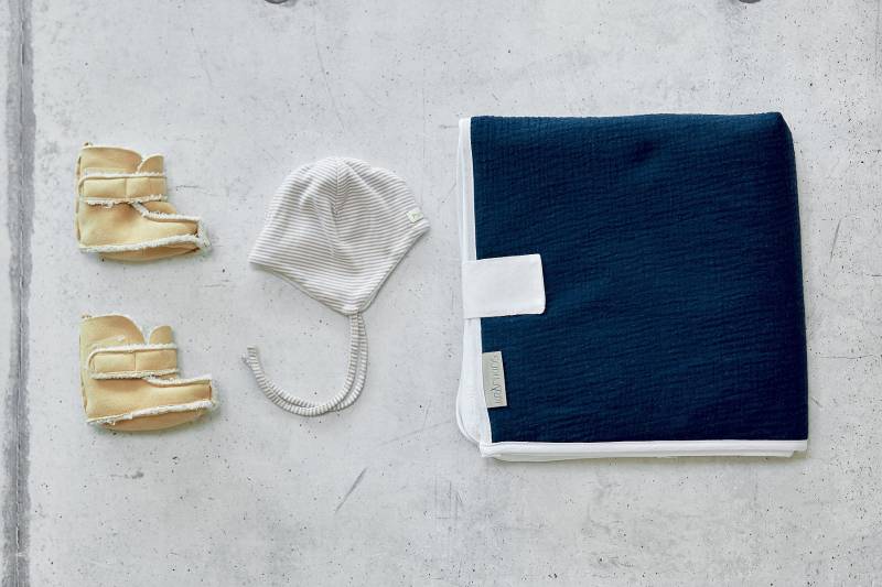 Kraftkids Reisewickelunterlage Musselin Dunkelblau von Etsy - KraftKidsShop