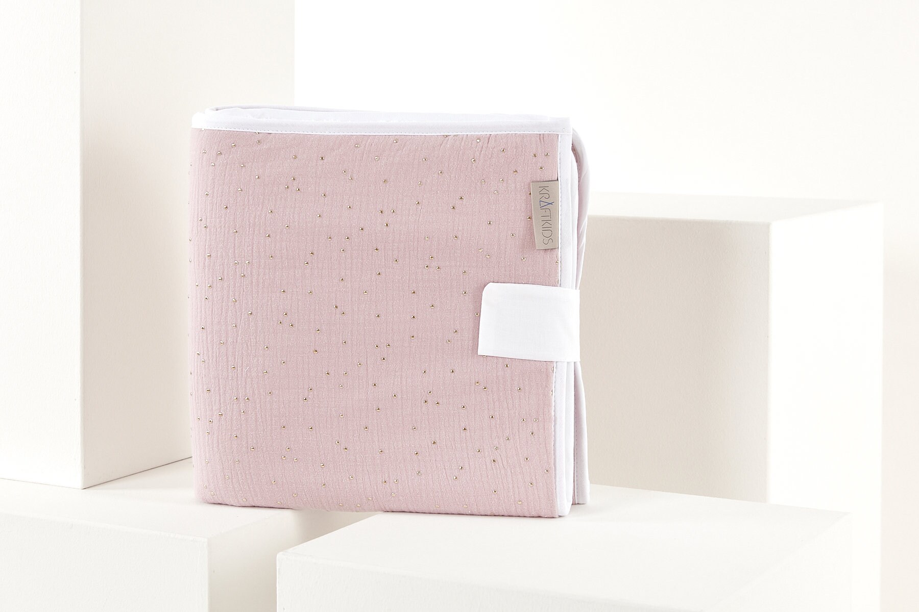 Kraftkids Reisewickelunterlage Musselin Goldene Punkte Auf Rosa von Etsy - KraftKidsShop