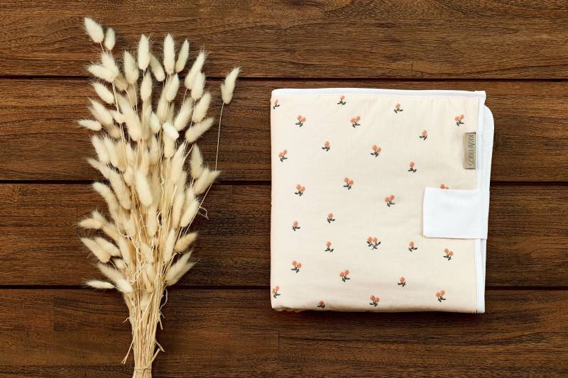 Kraftkids Reisewickelunterlage Musselin Kirschen von Etsy - KraftKidsShop