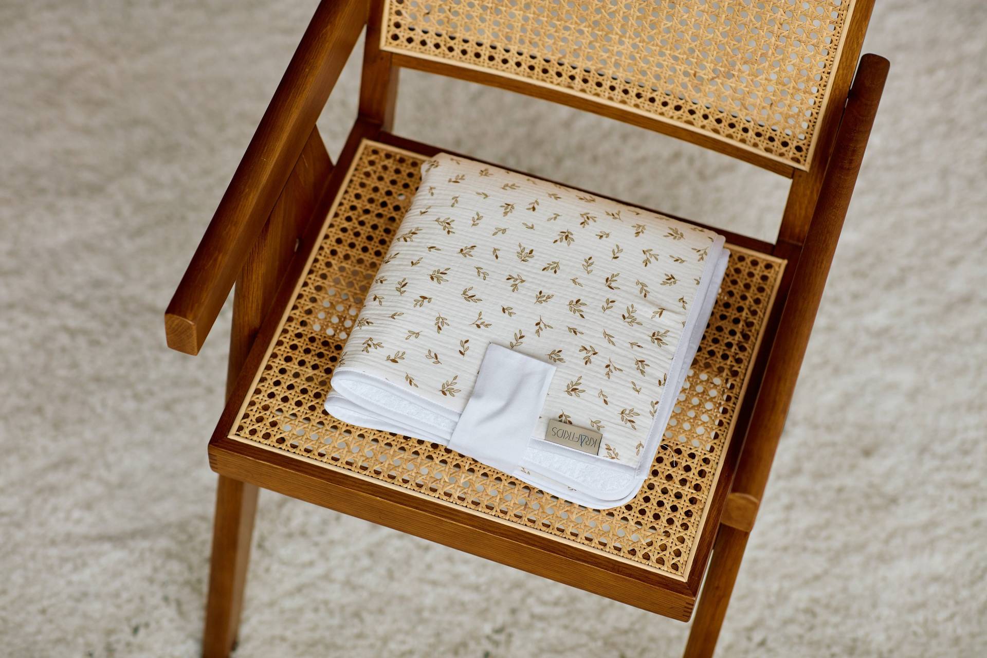 Kraftkids Reisewickelunterlage Musselin Zweige Braun von Etsy - KraftKidsShop