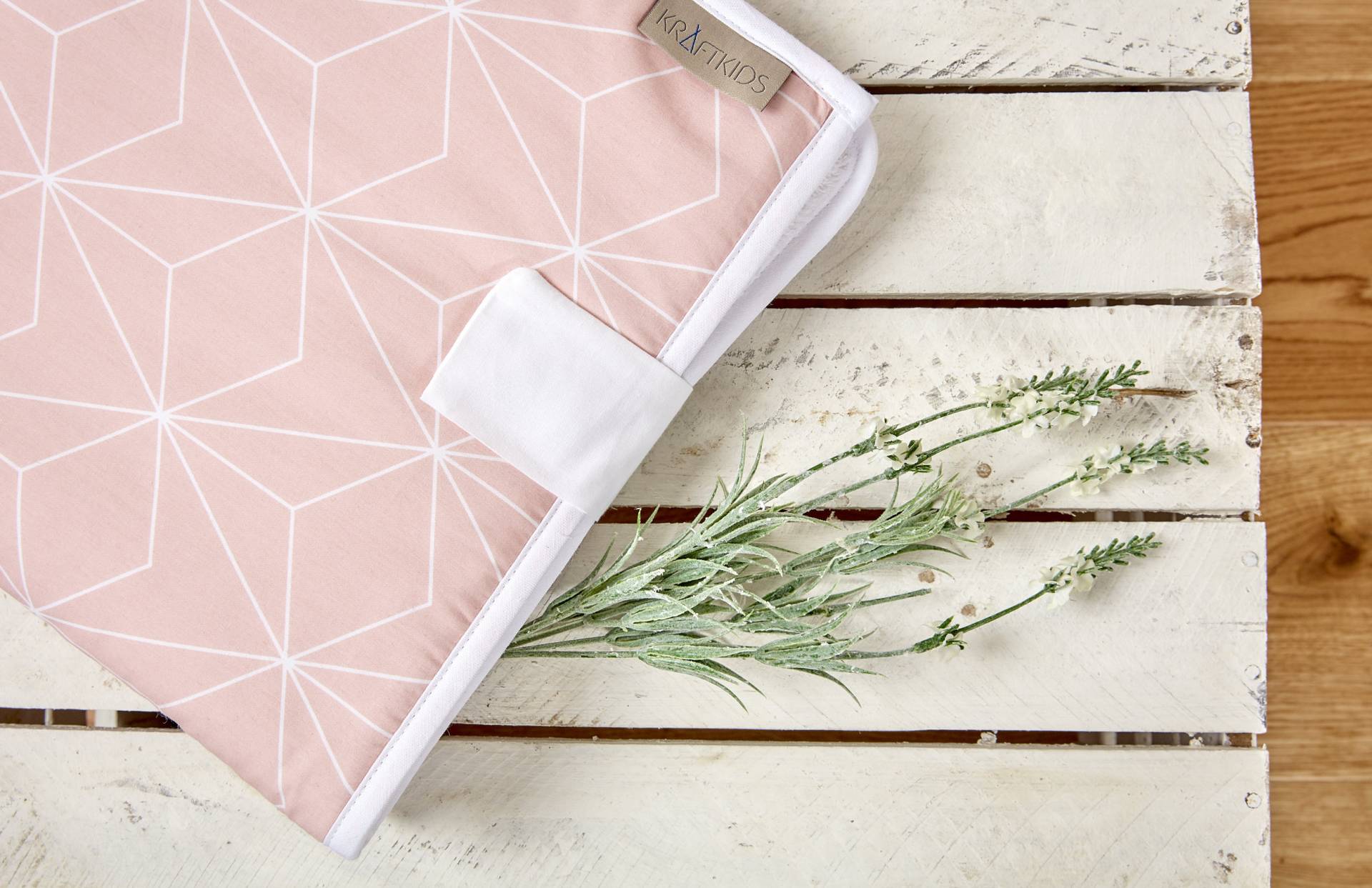 Kraftkids Reisewickelunterlage Weiße Dünne Diamante Auf Altrosa von Etsy - KraftKidsShop
