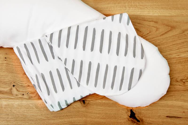 Kraftkids Stillkissenbezug Graue Striche Auf Weiß von Etsy - KraftKidsShop