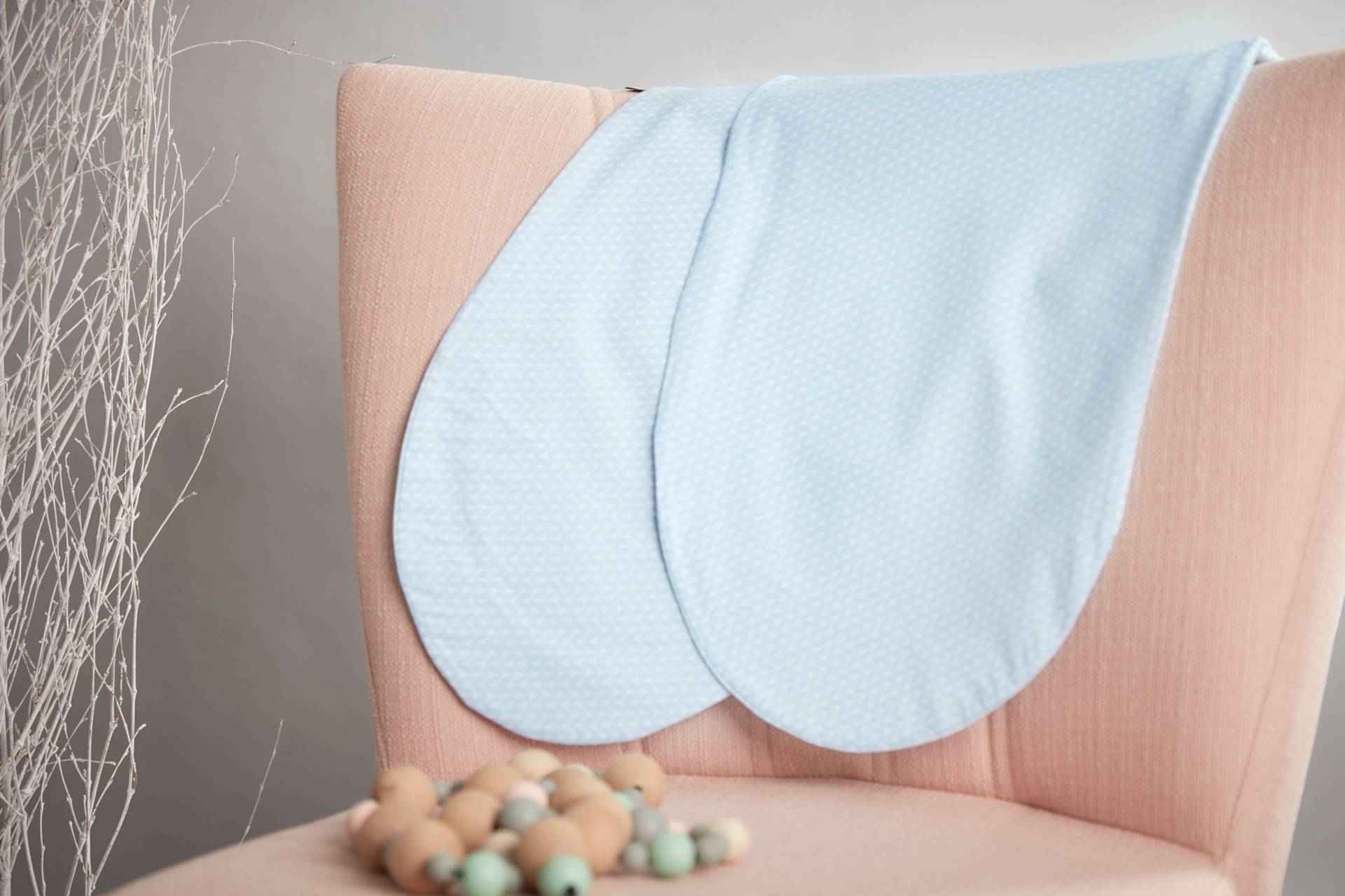Kraftkids Stillkissenbezug Kleine Blätter Hellblau Auf Weiß von Etsy - KraftKidsShop