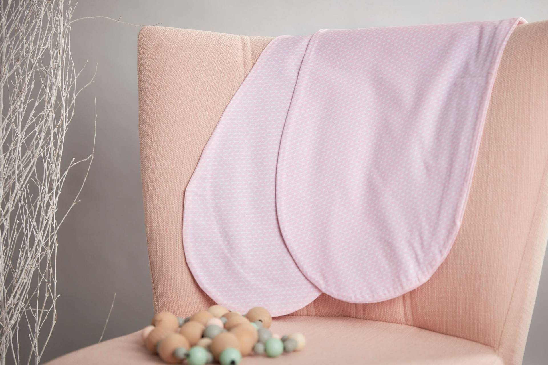 Kraftkids Stillkissenbezug Kleine Blätter Rosa Auf Weiß von Etsy - KraftKidsShop