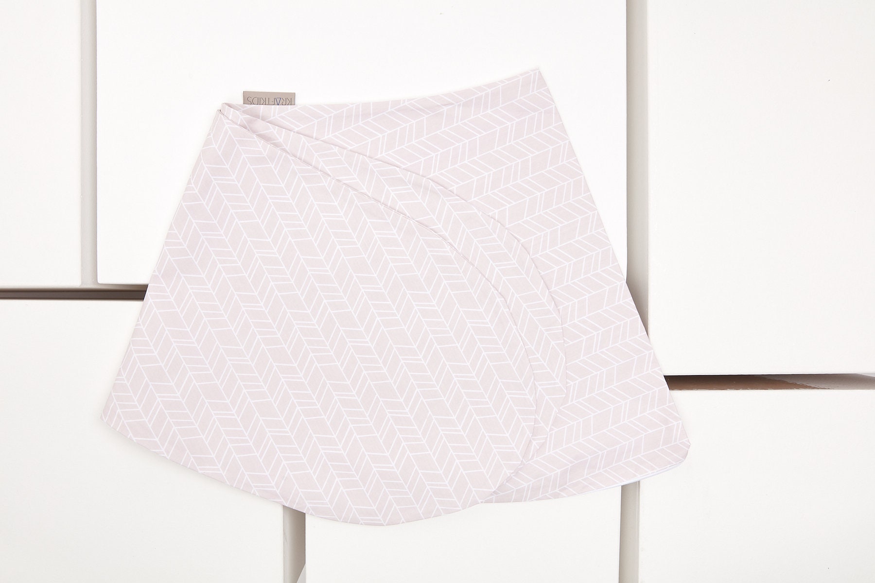 Kraftkids Stillkissenbezug Weiße Feder Muster Auf Rosa von Etsy - KraftKidsShop
