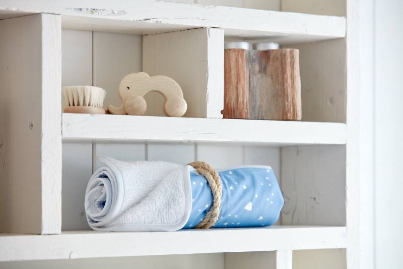 Kraftkids Wickelunterlage Abgerundete Dreiecke Weiß Auf Blau von Etsy - KraftKidsShop