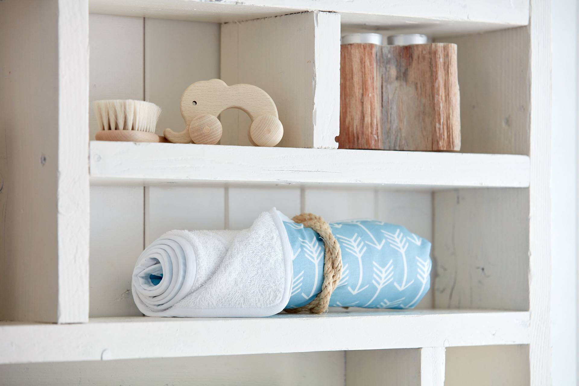 Kraftkids Wickelunterlage Arrow Weiße Pfeile Auf Blau von Etsy - KraftKidsShop
