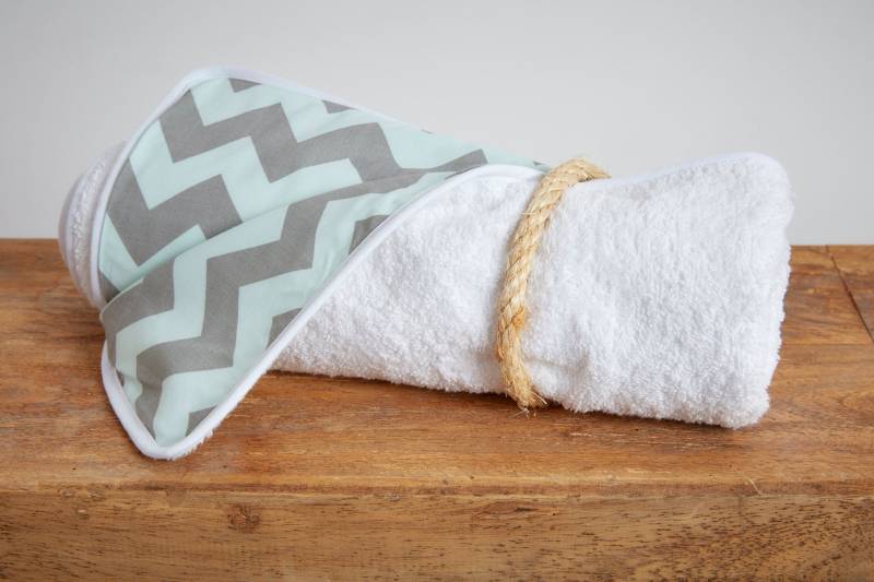 Kraftkids Wickelunterlage Chevron Hellgrau Und Mint von Etsy - KraftKidsShop
