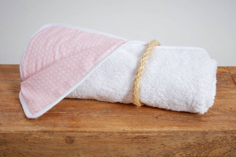 Kraftkids Wickelunterlage Kleine Blätter Rosa Auf Weiß von Etsy - KraftKidsShop