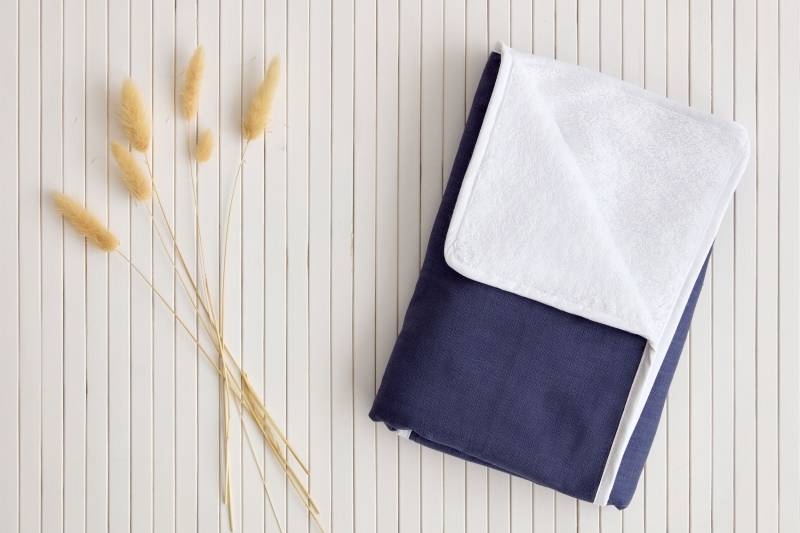 Kraftkids Wickelunterlage Leinen Blau Dunkelblau von Etsy - KraftKidsShop