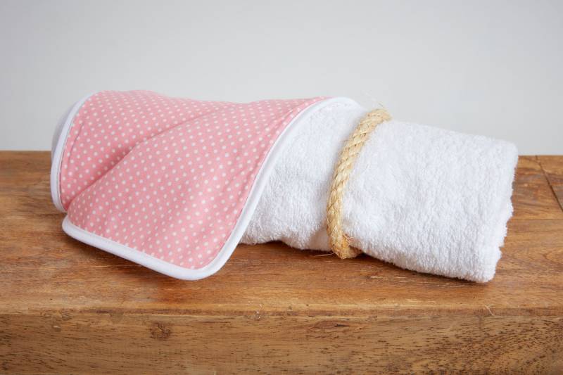 Kraftkids Wickelunterlage Weiße Punkte Auf Koralrosa von Etsy - KraftKidsShop