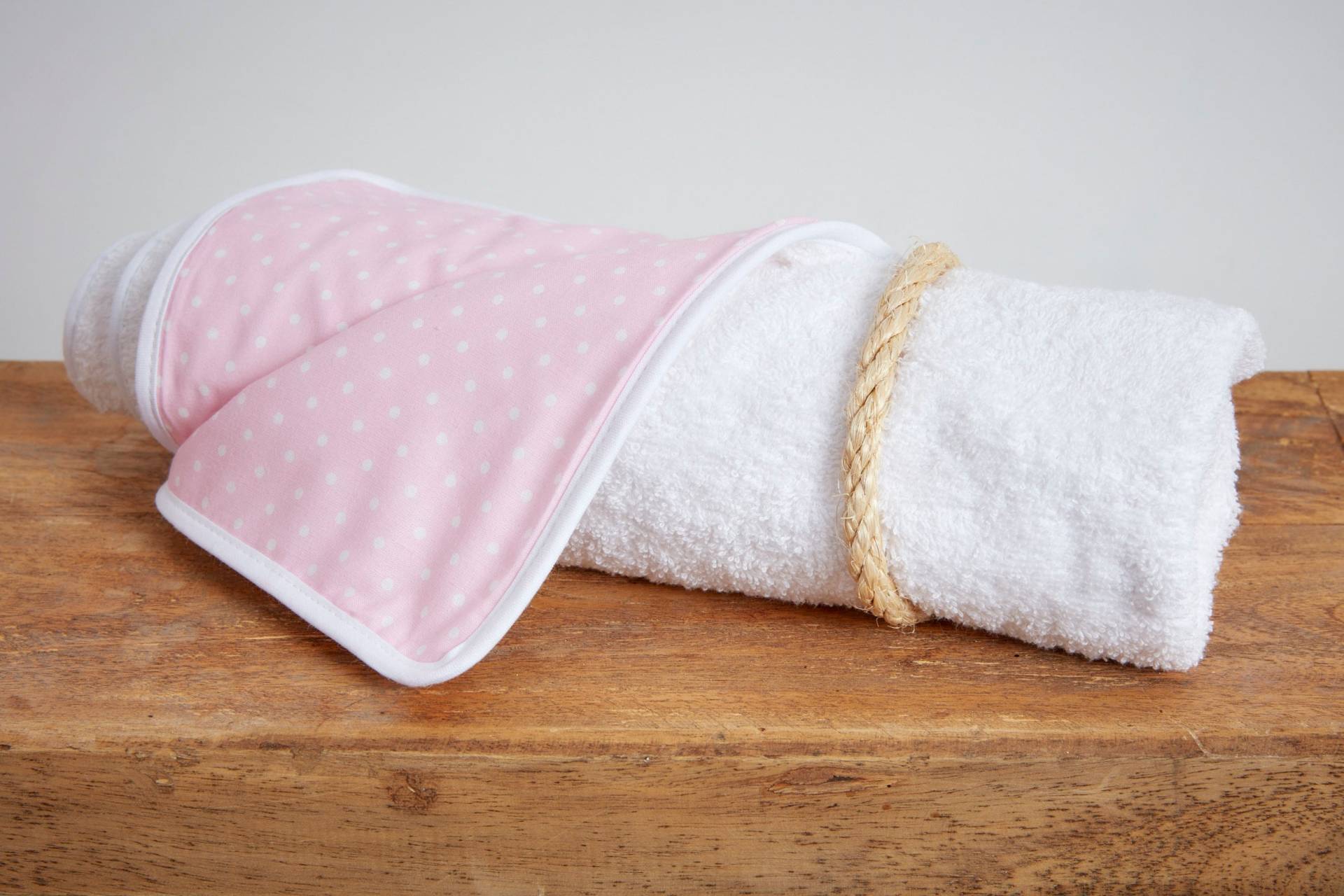 Kraftkids Wickelunterlage Weiße Punkte Auf Rosa Kraftkids Wickelunterlage Weiße Punkte Auf Rosa von Etsy - KraftKidsShop