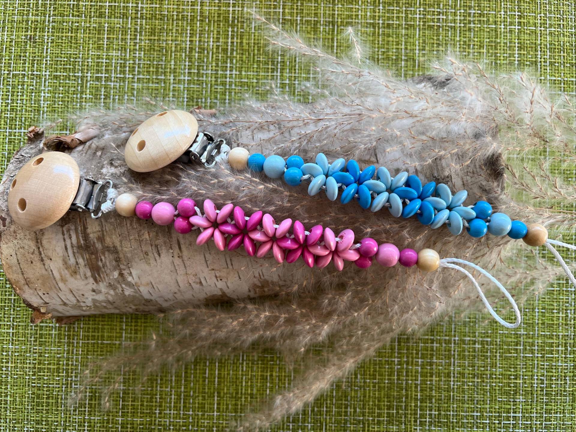 Blumige Schnullerkette Aus Holz Für Mädchen Oder Jungen | Rosa/Pink/Blau von Etsy - KreativHolzVF