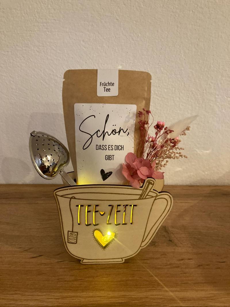 Geschenkset „Tee-Zeit", Früchtetee, Herz Teesieb, Trockenblumen, Led Holzdeko, Handgemacht, Tee, Dankeschön, Wellness, Kollegin, Nachbarin, Freundin Geschenkset „Tee-Zeit", Früchtetee, Herz Teesieb, Trockenblumen, Led Holzdeko, Handgemacht, Tee, Dankeschön, Wellness, Kollegin, Nachbarin, Freundin von Etsy - KreativLiebebyKatja