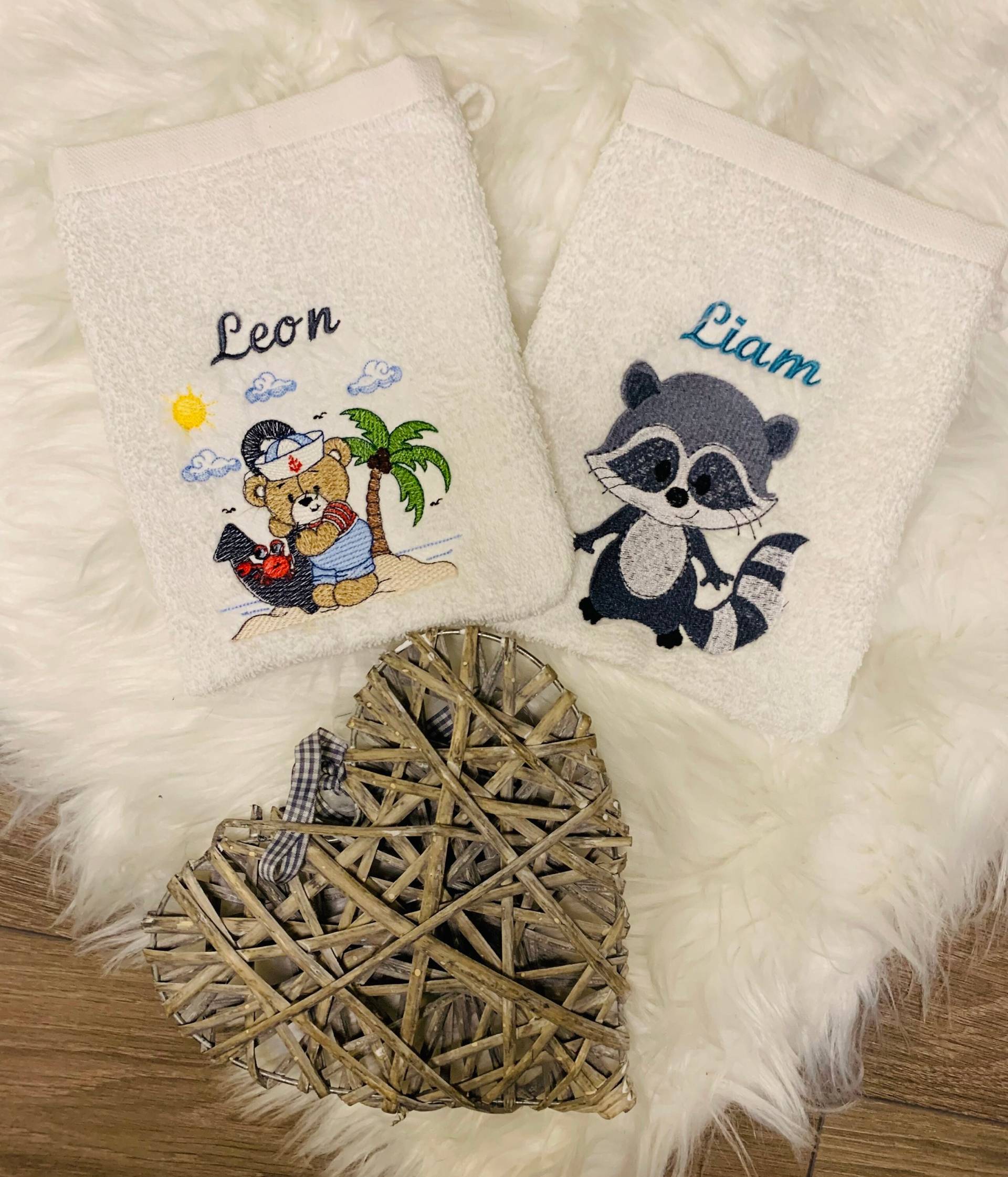 Duschhandtuch Bestickt Mit Motiv & Personalisiert Duschhandtuch Bestickt Mit Motiv & Personalisiert von Etsy - KreativLoewin