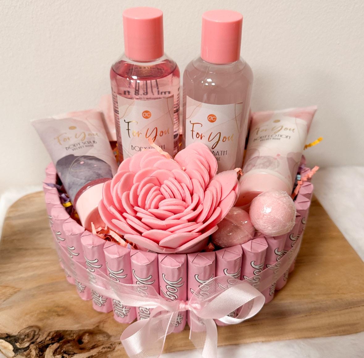 Geschenkset Für Mädchen, Wellnesskorb Mit Balea Pflegeprodukten, Jugendweihe, Süßigkeiten, Schokoladentorte, Geburtstag, Beautygeschenk von Etsy - KreativZauberWerk