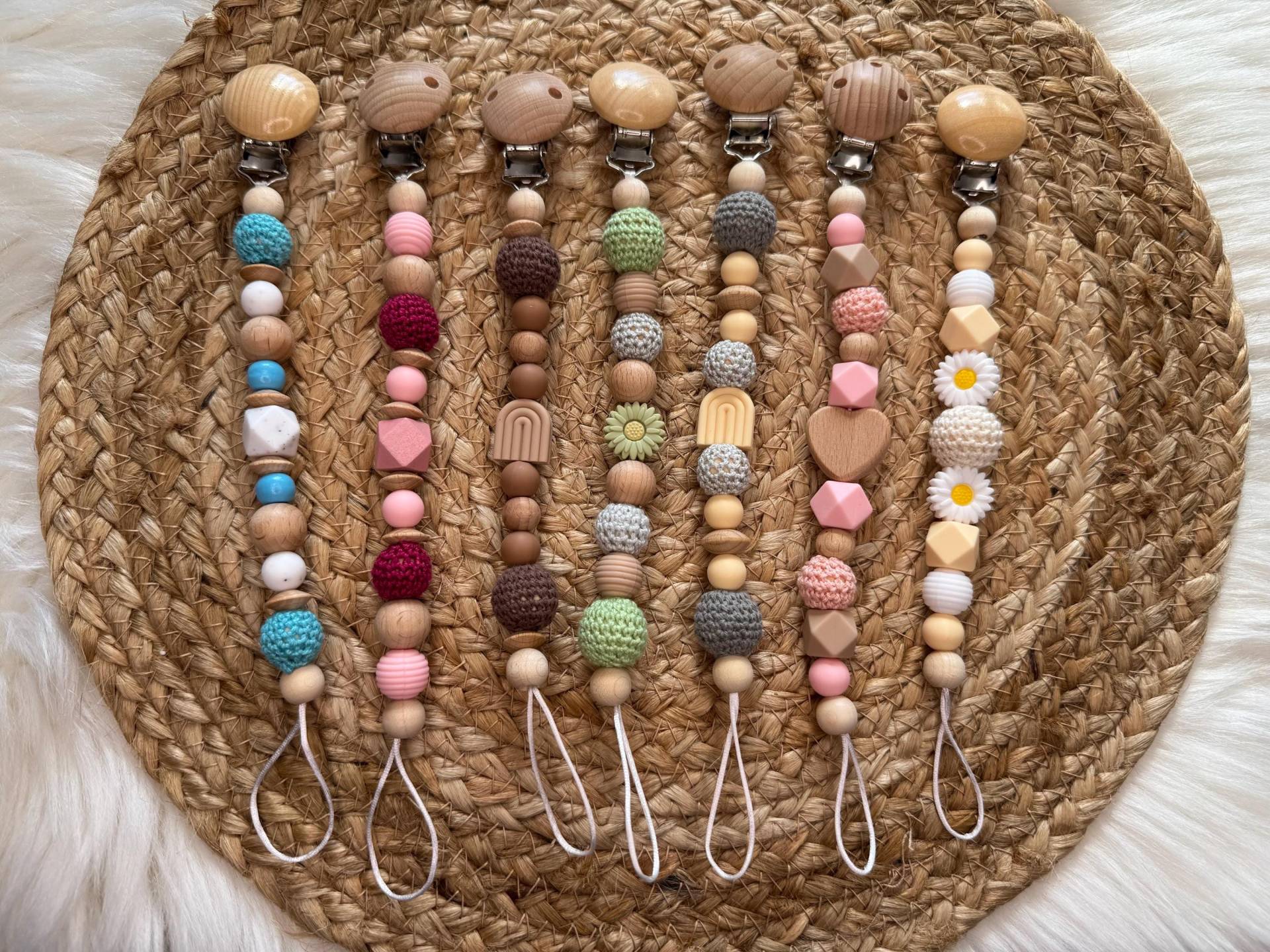 Schnullerkette, Babyaccessoire, Geschenk, Schnullerkette Mit Vielen Farben Und Motiven, Nuckelkette, Holz, Silikon von Etsy - KreativeAkzenteHoch2