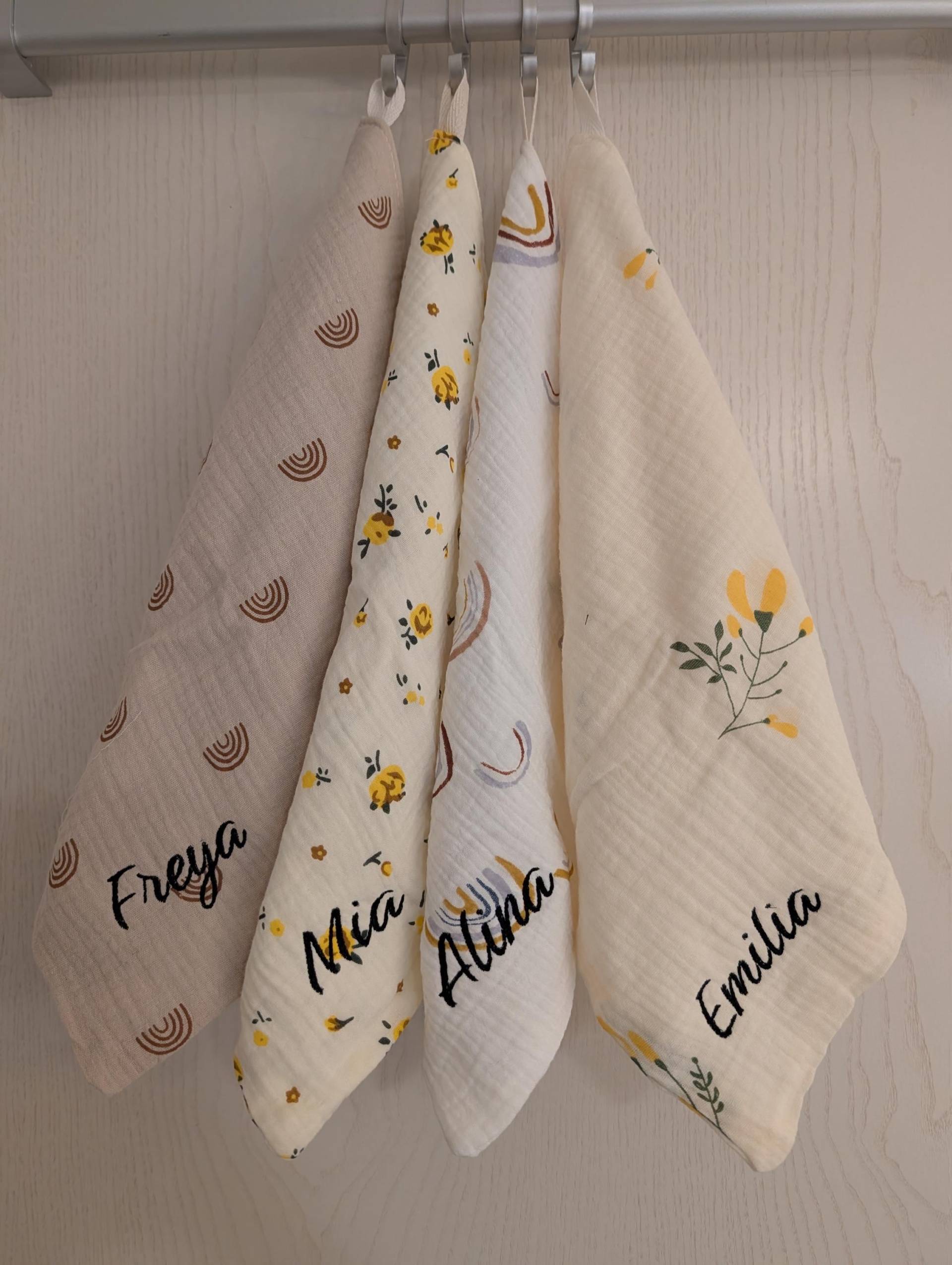 Spucktuch/Handtuch Baby - Personalisiert Bestickt Einzeln Oder Als 2Er/3Er/4Er Set von Etsy - KreativeZauberkiste