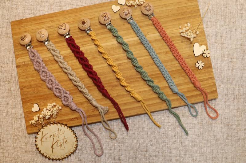 Makramee Schnullerkette | Babyartikel Schnullerband Geschenk Zur Geburt Babyparty Personalisiert Handgeknüpft Boho von Etsy - KreativesausderKiste