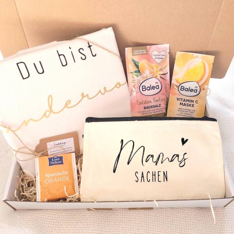 Muttertags-Geschenkset Mamas Sachen | Wellness-Geschenkbox Mit Kosmetiktäschchen & Kissenbezug Spruch 50x50 Geschenkkorb Für Mama von Etsy - KreativloungeMelodie