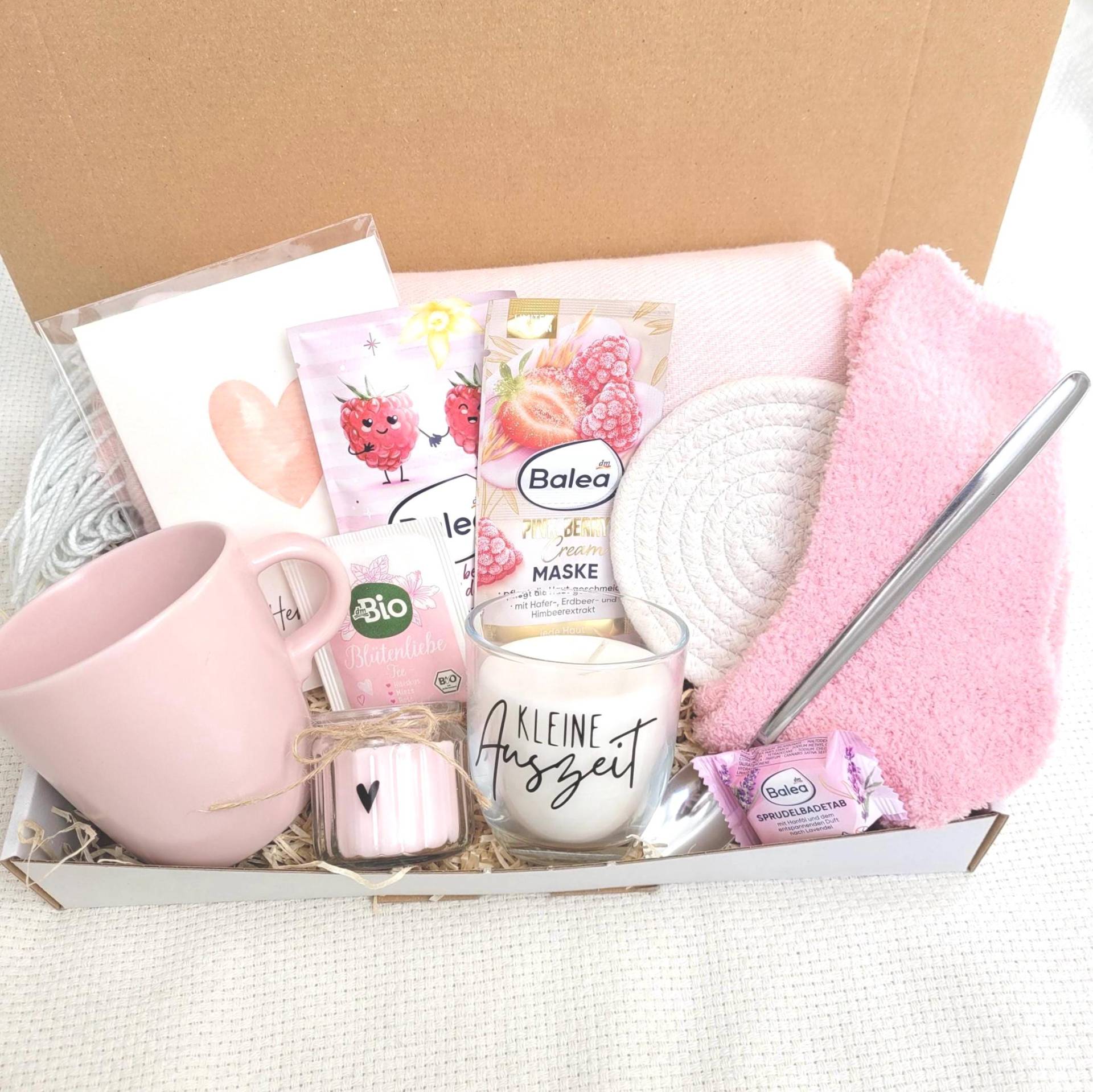 Wellness Geschenkbox Personalisiert Mit Tasse, Kerzen, Socken Und Decke | Entspannungsset Rosa Geschenkset Für Frauen Muttertagsgeschenk Wellness Geschenkbox Personalisiert Mit Tasse, Kerzen, Socken Und Decke | Entspannungsset Rosa Geschenkset Für Frauen Muttertagsgeschenk von Etsy - KreativloungeMelodie